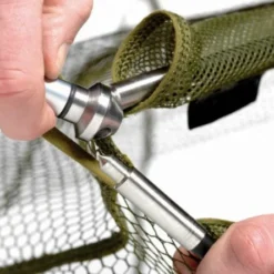 Trakker - EQ Carbon Landing Net -Predator shop 214399 eq carbon landing net 01 web