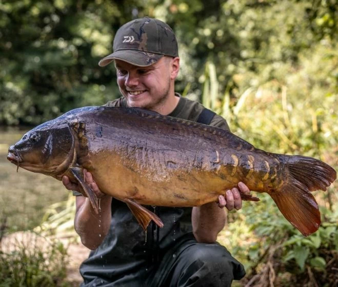 Daiwa - Carp Camo Peaked Cap 7 Daiwa - Carp Camo Peaked Cap - Image 7