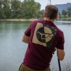 Korda - LE Split Tee Burgundy -Predator shop korda le split tee burgundy 4